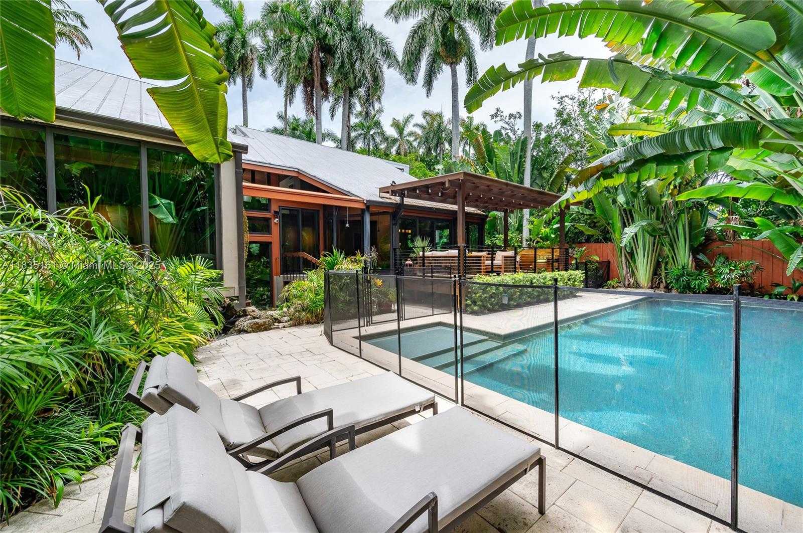 Small Image of 3400 POINCIANA AVE, Miami Number 57