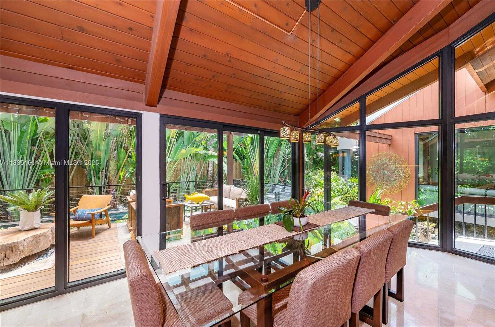 Small Image of 3400 POINCIANA AVE, Miami Number 9