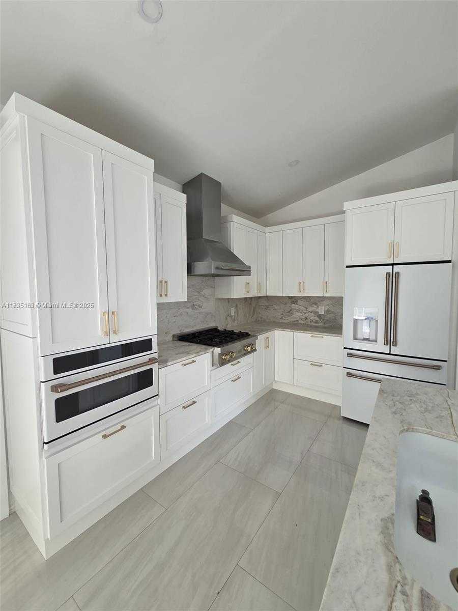 Small Image of 19640 NORTH WEST 87TH PL #19640, Hialeah Number 10