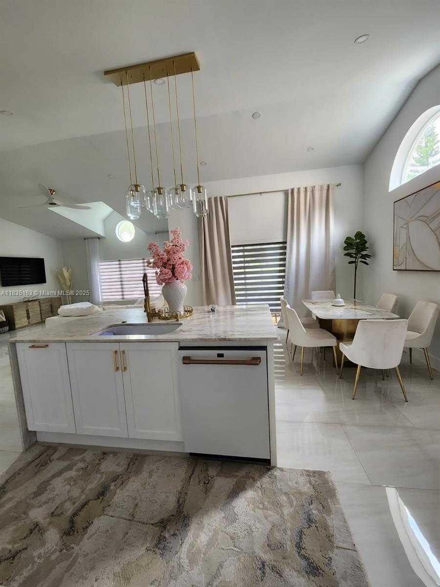 Small Image of 19640 NORTH WEST 87TH PL #19640, Hialeah Number 11