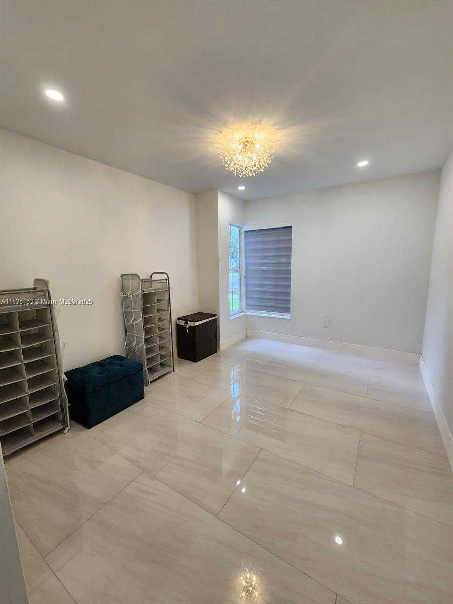 Small Image of 19640 NORTH WEST 87TH PL #19640, Hialeah Number 13