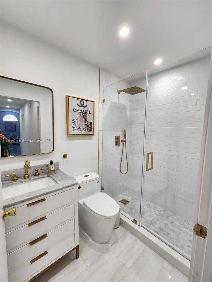 Small Image of 19640 NORTH WEST 87TH PL #19640, Hialeah Number 15