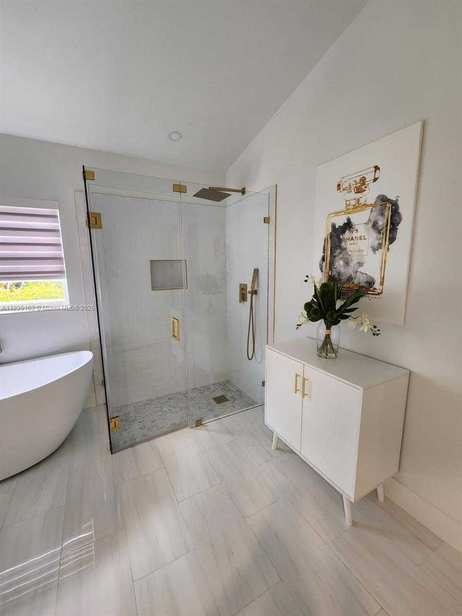 Small Image of 19640 NORTH WEST 87TH PL #19640, Hialeah Number 17