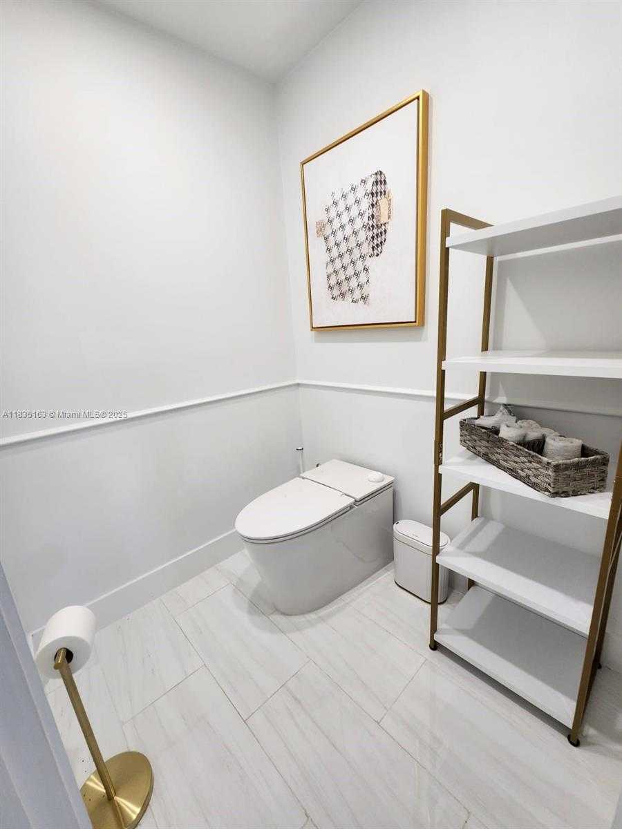 Small Image of 19640 NORTH WEST 87TH PL #19640, Hialeah Number 18