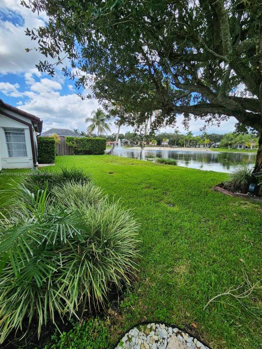 Small Image of 19640 NORTH WEST 87TH PL #19640, Hialeah Number 21
