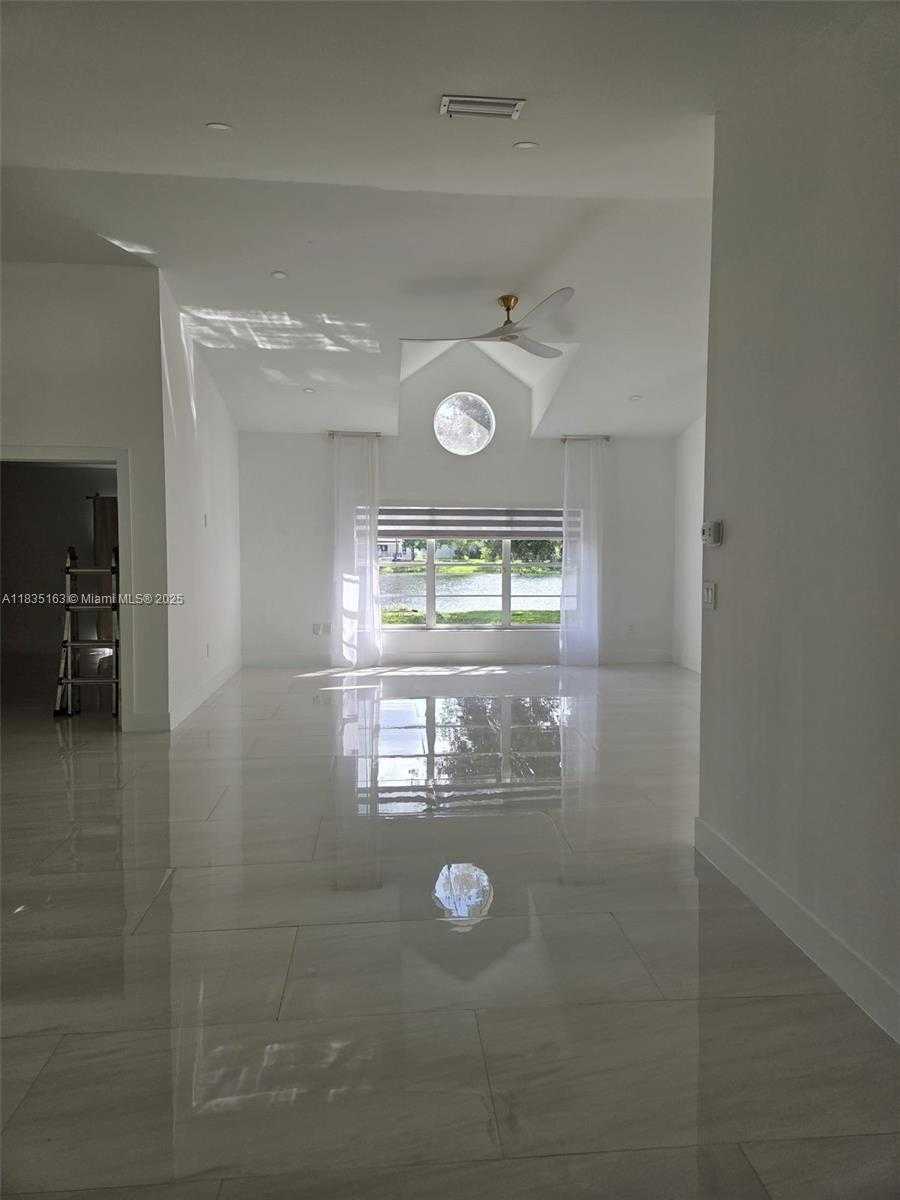 Small Image of 19640 NORTH WEST 87TH PL #19640, Hialeah Number 3