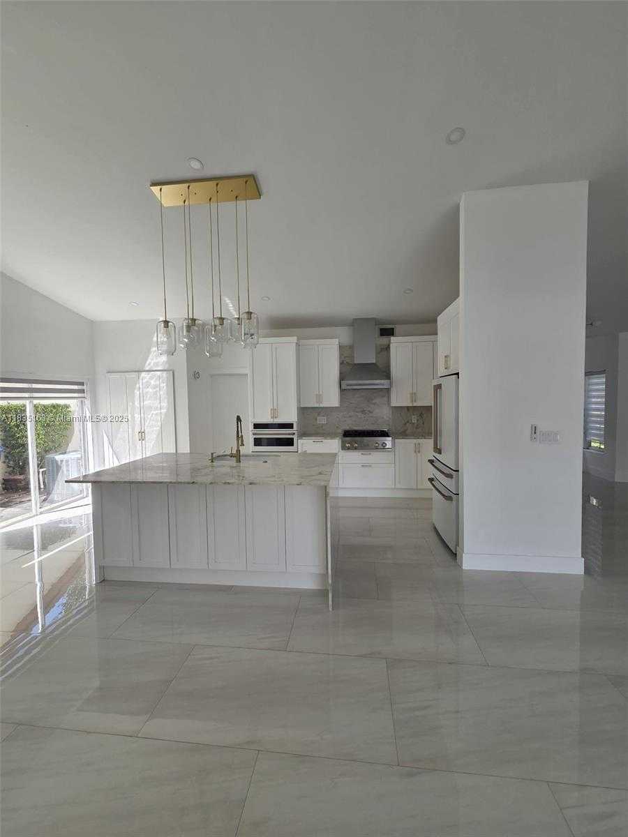Small Image of 19640 NORTH WEST 87TH PL #19640, Hialeah Number 7