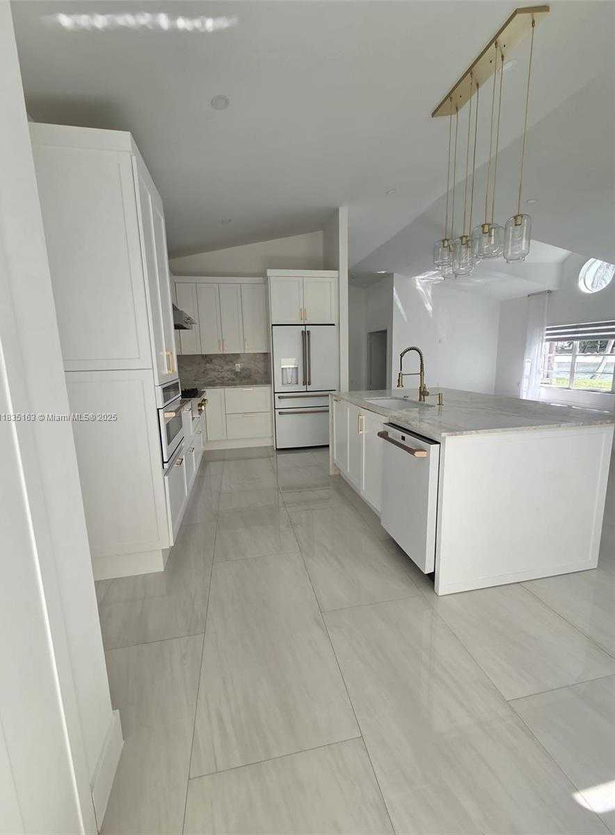 Small Image of 19640 NORTH WEST 87TH PL #19640, Hialeah Number 8