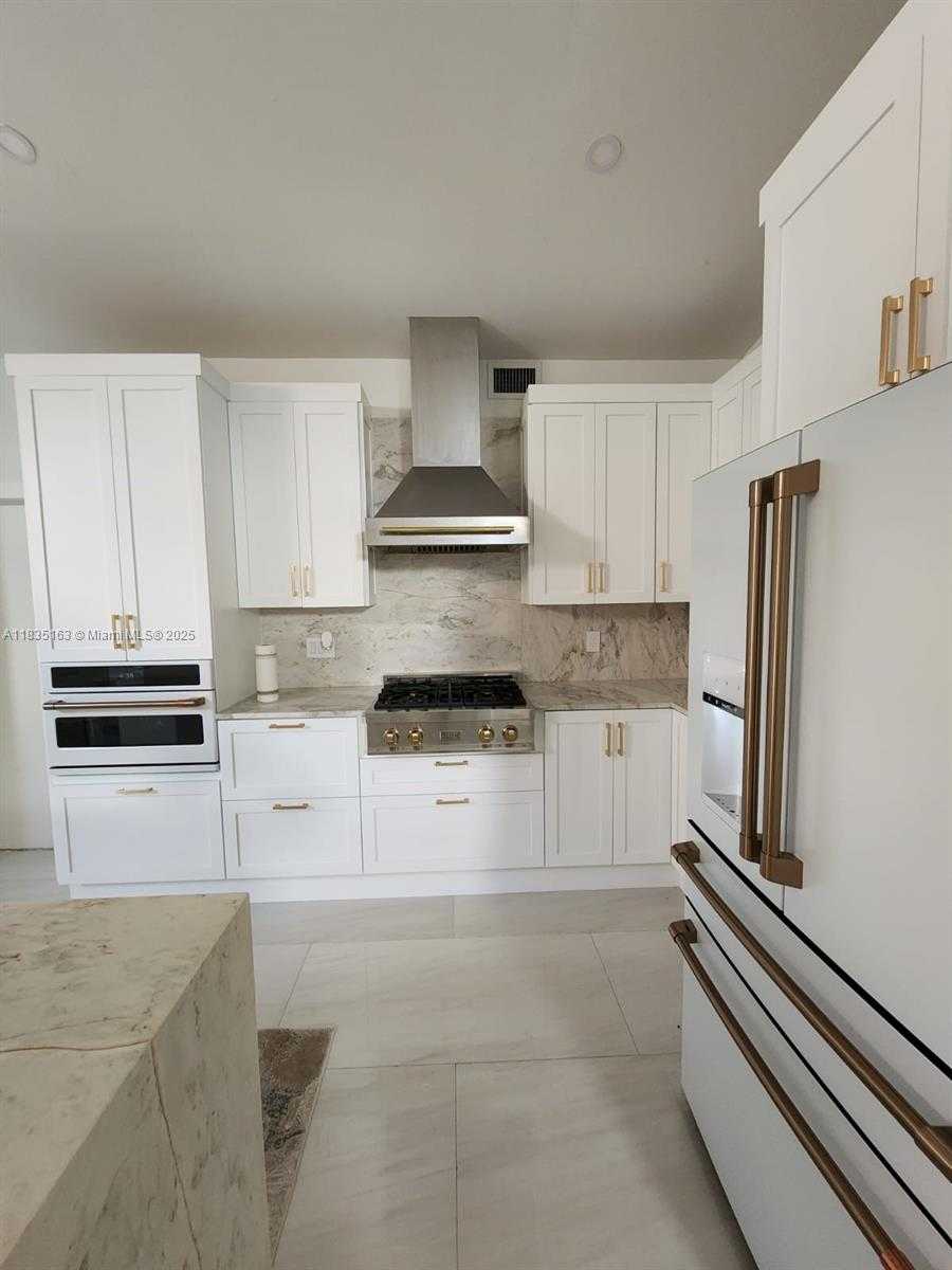 Small Image of 19640 NORTH WEST 87TH PL #19640, Hialeah Number 9