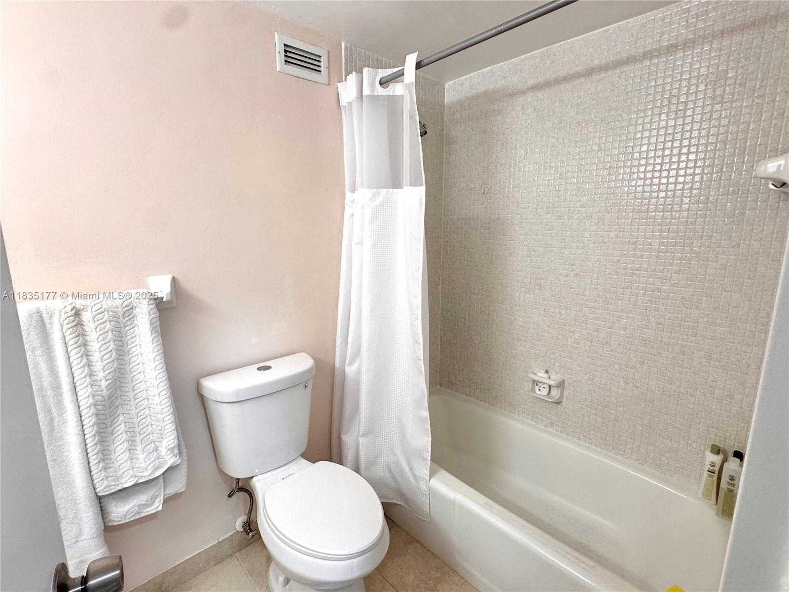 Small Image of 2899 COLLINS AVE #550, Miami Beach Number 6