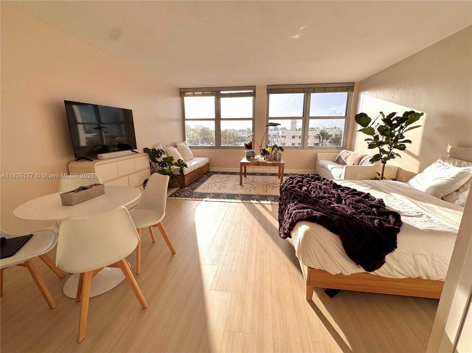 Small Image of 2899 COLLINS AVE #550, Miami Beach Number 7