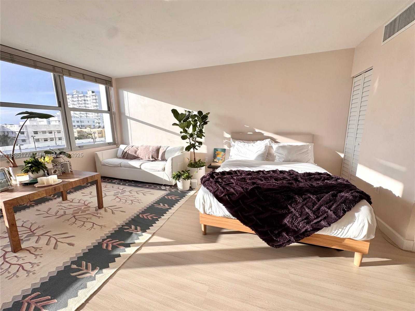 Small Image of 2899 COLLINS AVE #550, Miami Beach Number 8