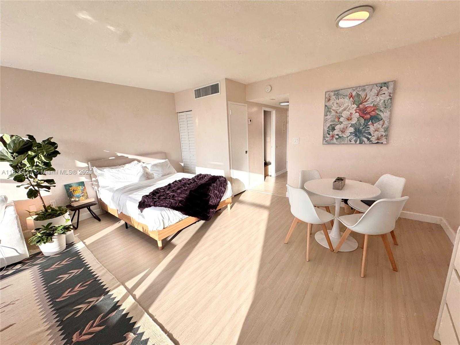 Small Image of 2899 COLLINS AVE #550, Miami Beach Number 9