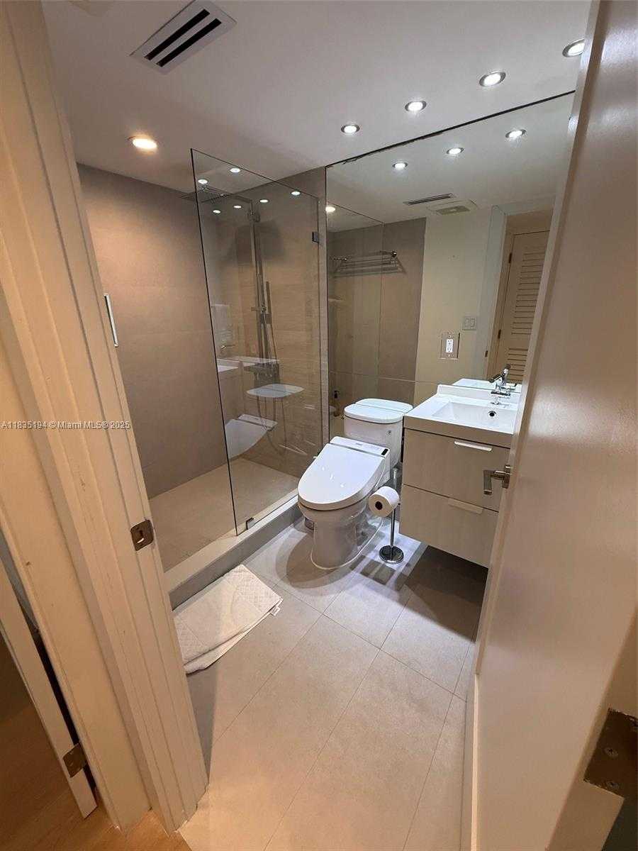 Small Image of 1450 BRICKELL BAY DR #1809, Miami Number 10