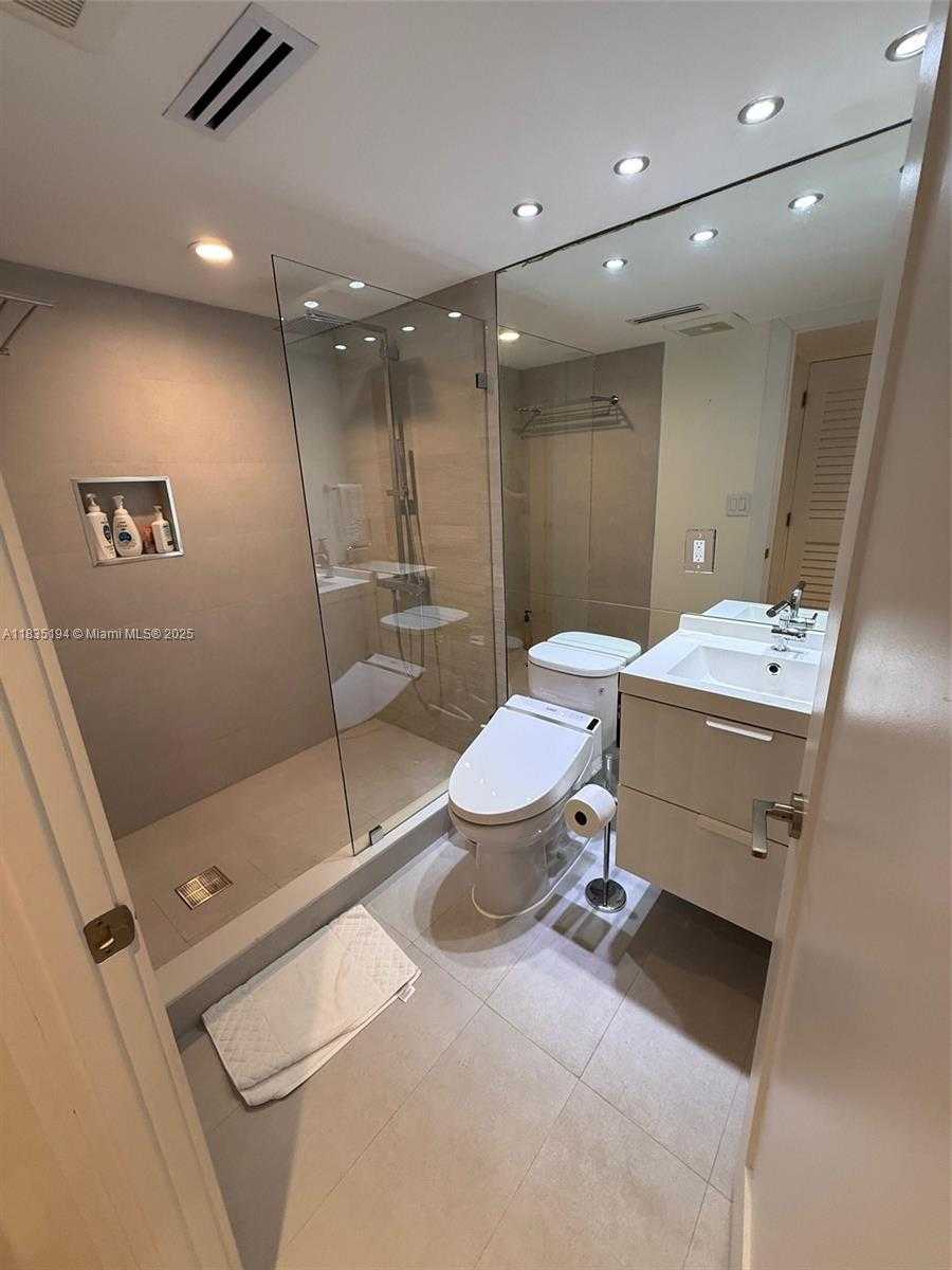 Small Image of 1450 BRICKELL BAY DR #1809, Miami Number 9