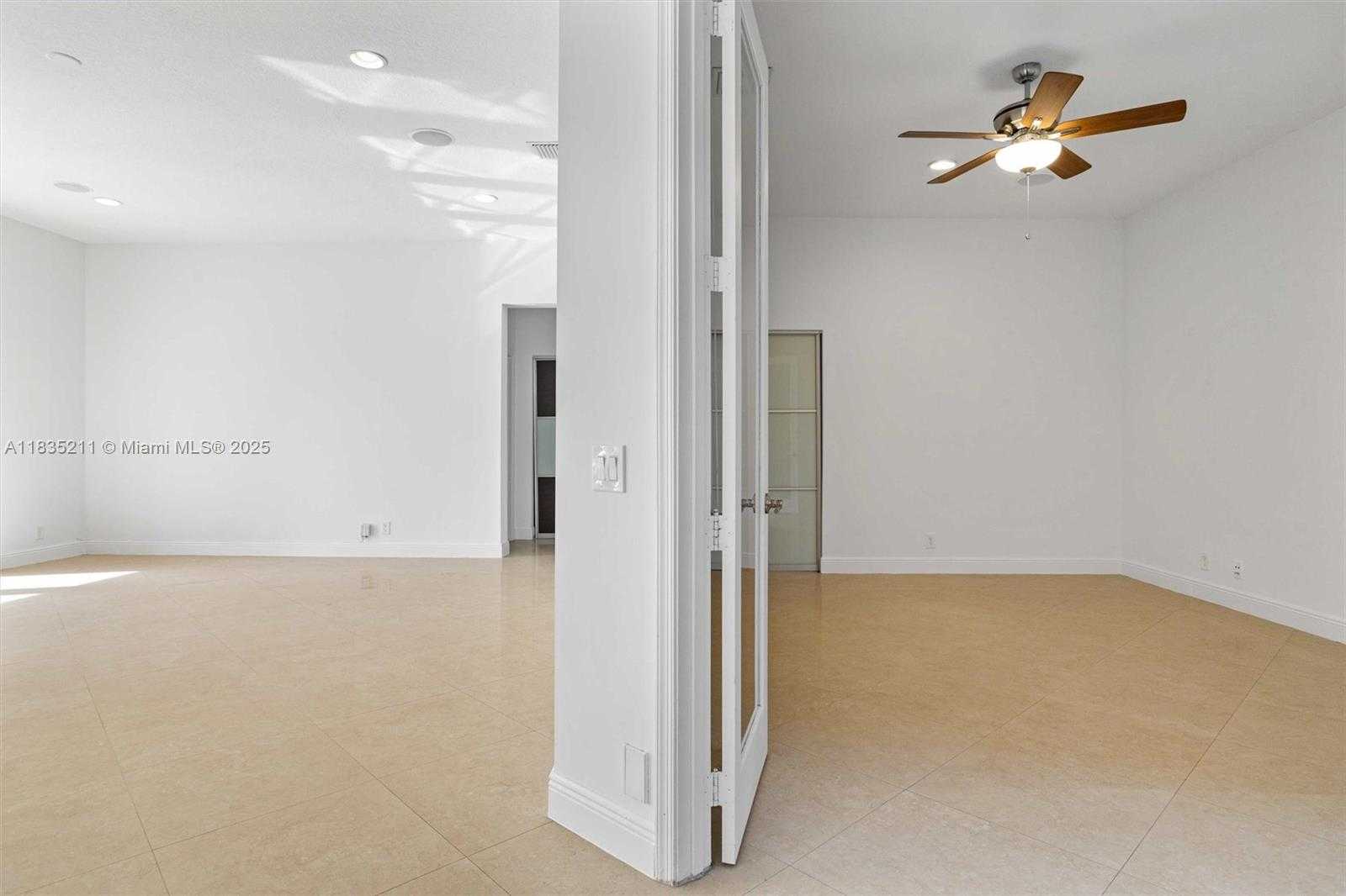Small Image of 926 MARINA DR #926, Weston Number 10