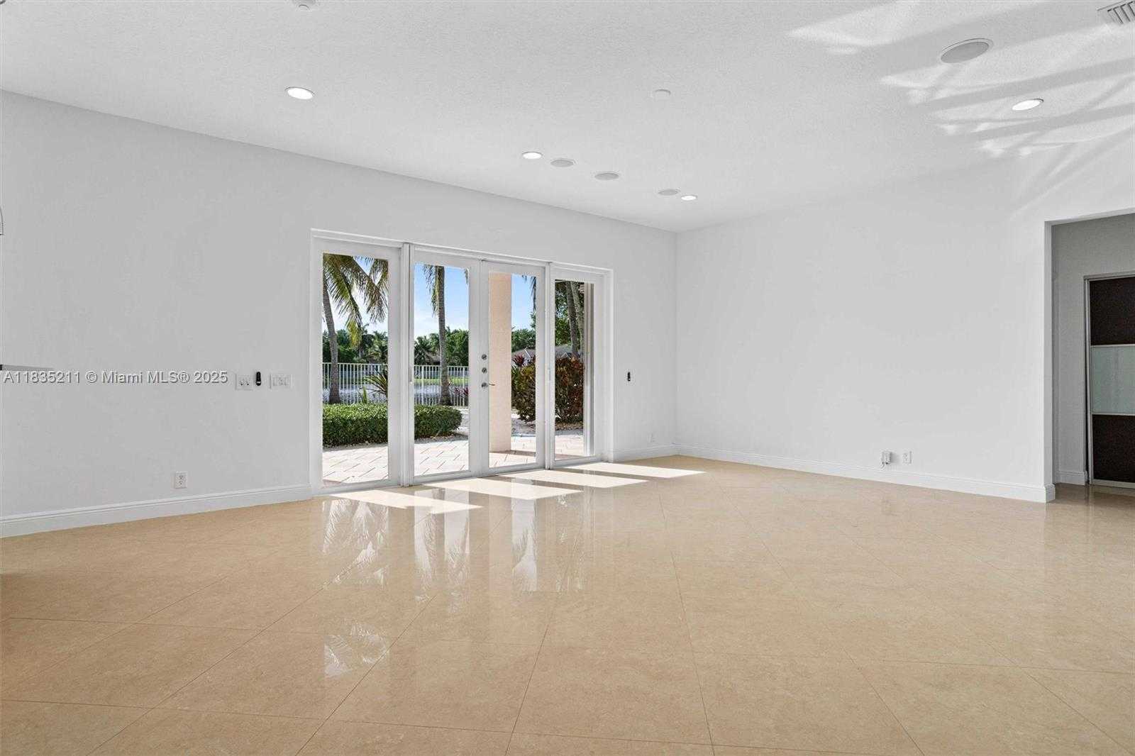 Small Image of 926 MARINA DR #926, Weston Number 11