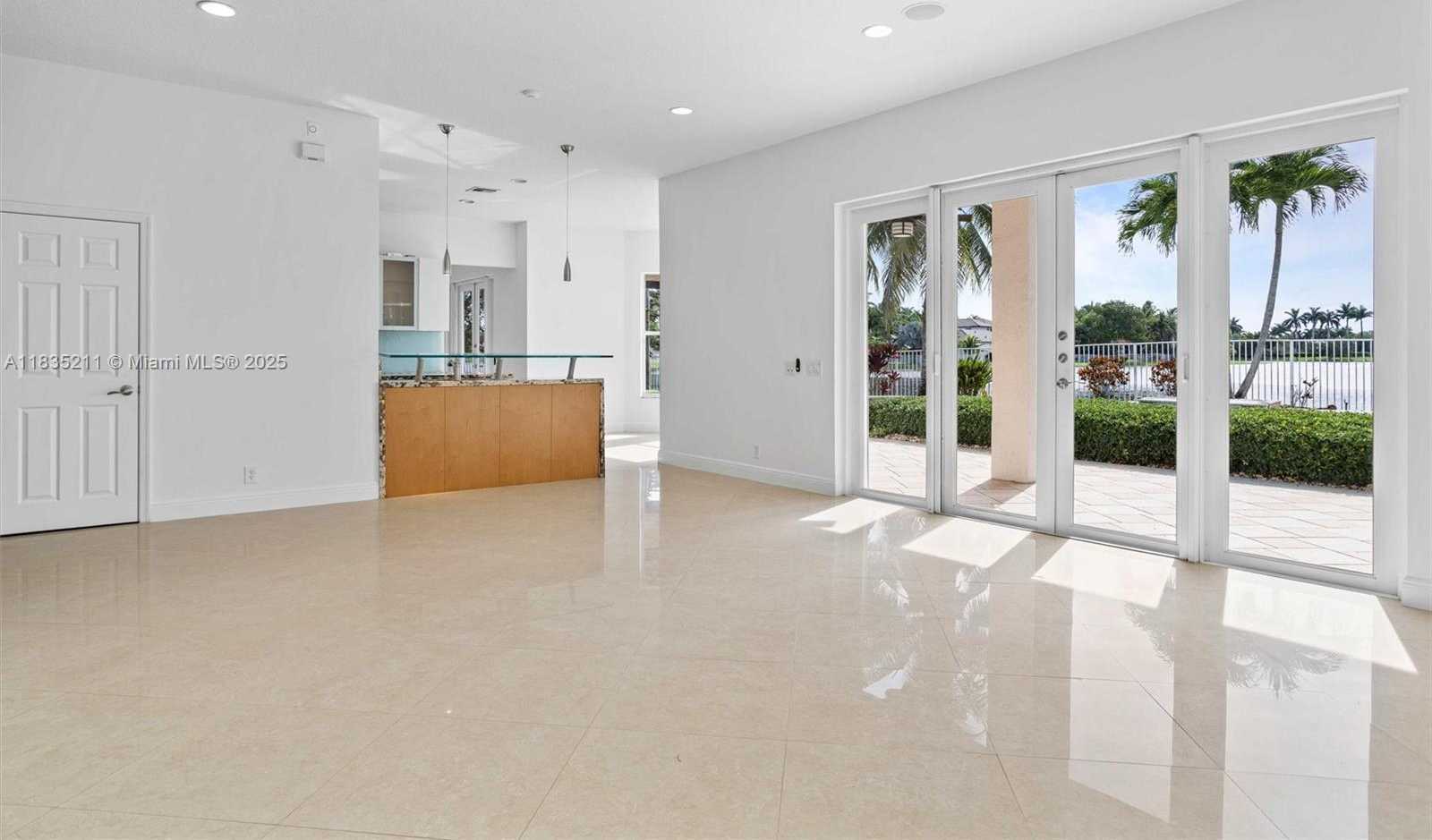 Small Image of 926 MARINA DR #926, Weston Number 12