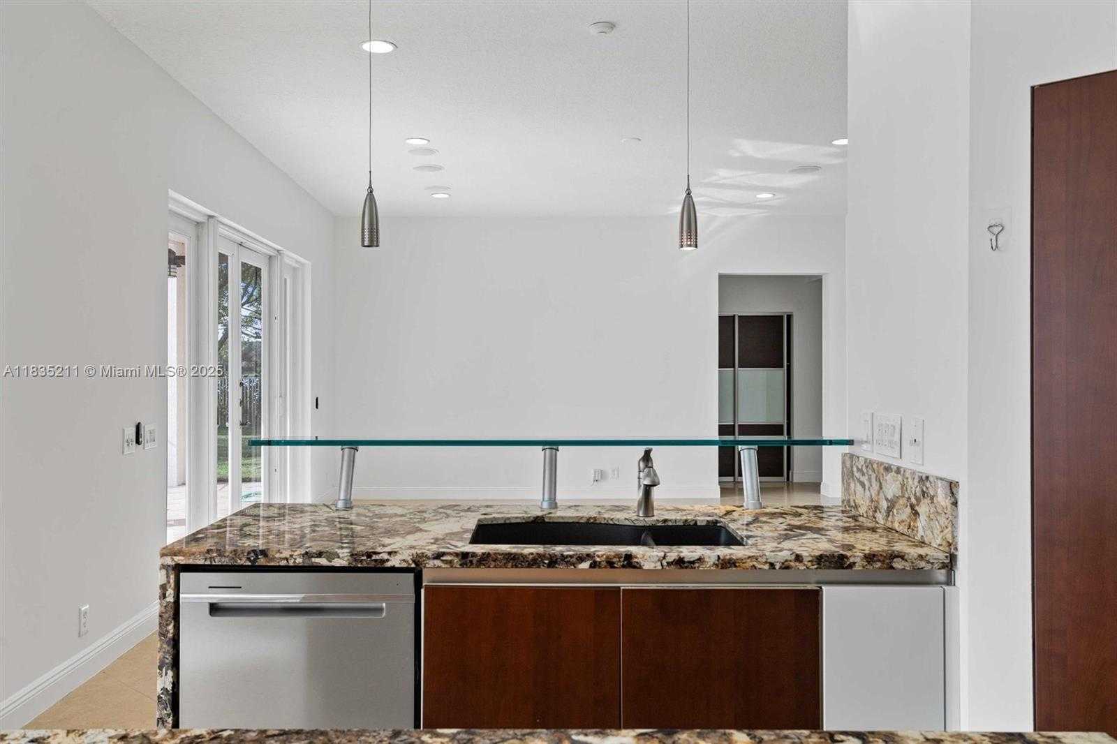 Small Image of 926 MARINA DR #926, Weston Number 13