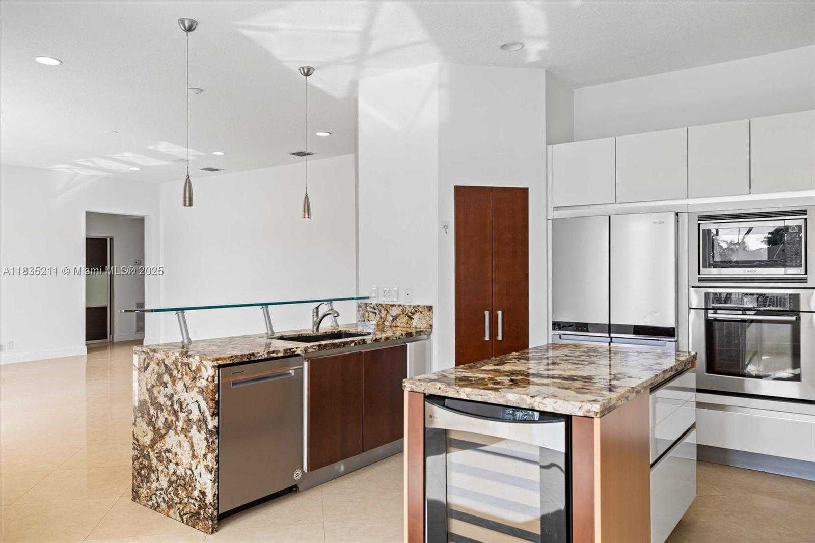 Small Image of 926 MARINA DR #926, Weston Number 17