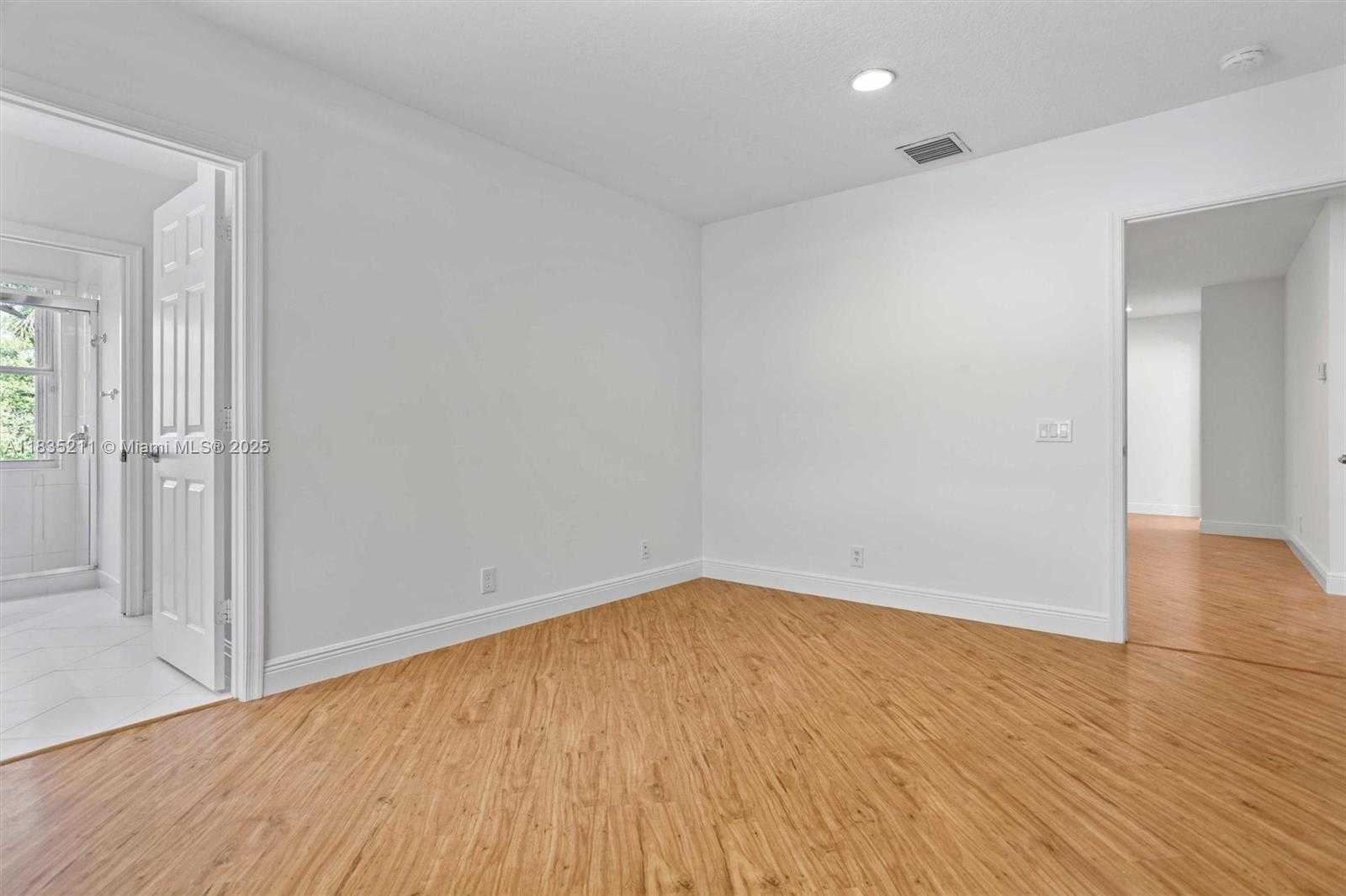 Small Image of 926 MARINA DR #926, Weston Number 18