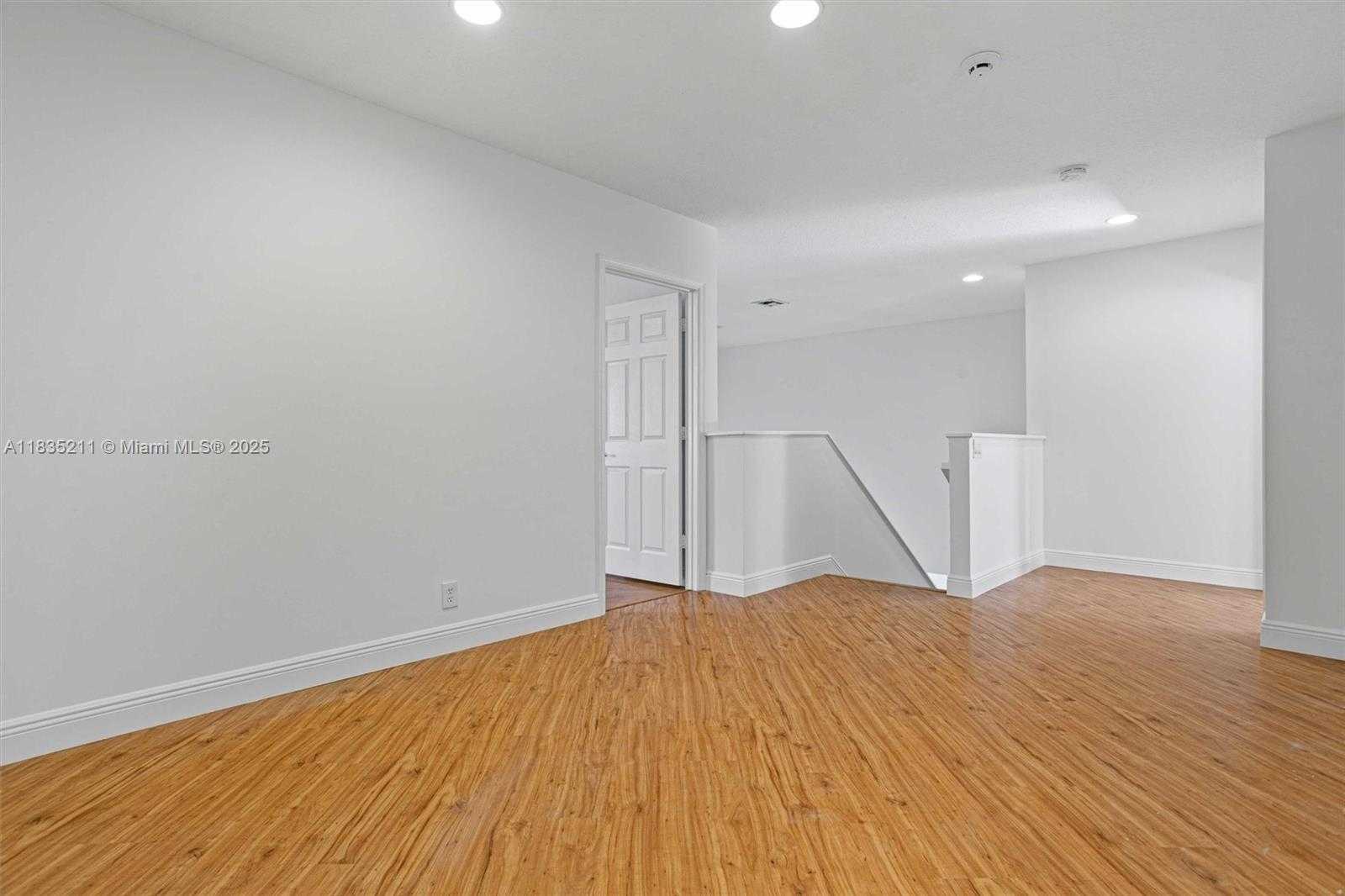 Small Image of 926 MARINA DR #926, Weston Number 20