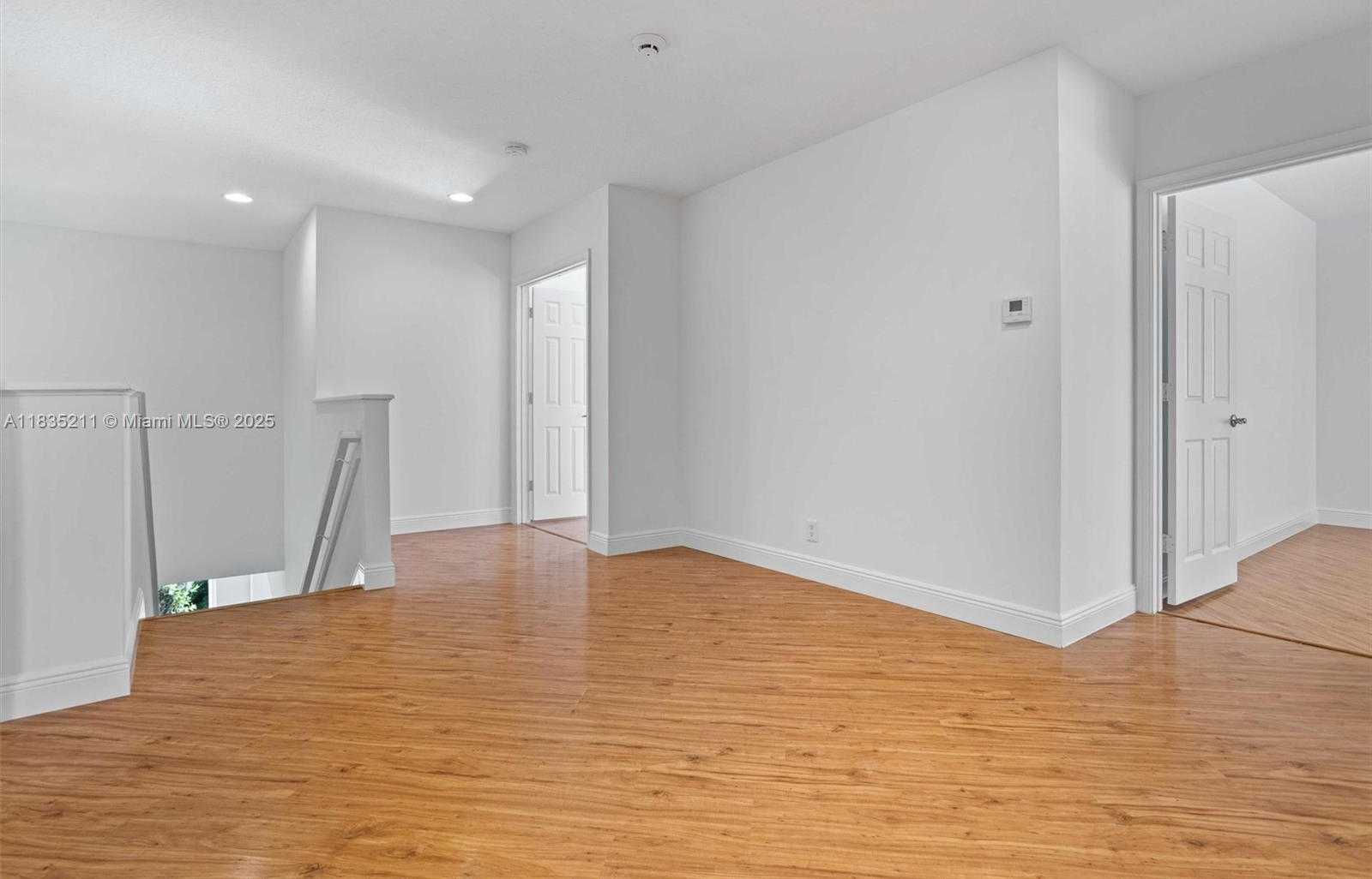 Small Image of 926 MARINA DR #926, Weston Number 21