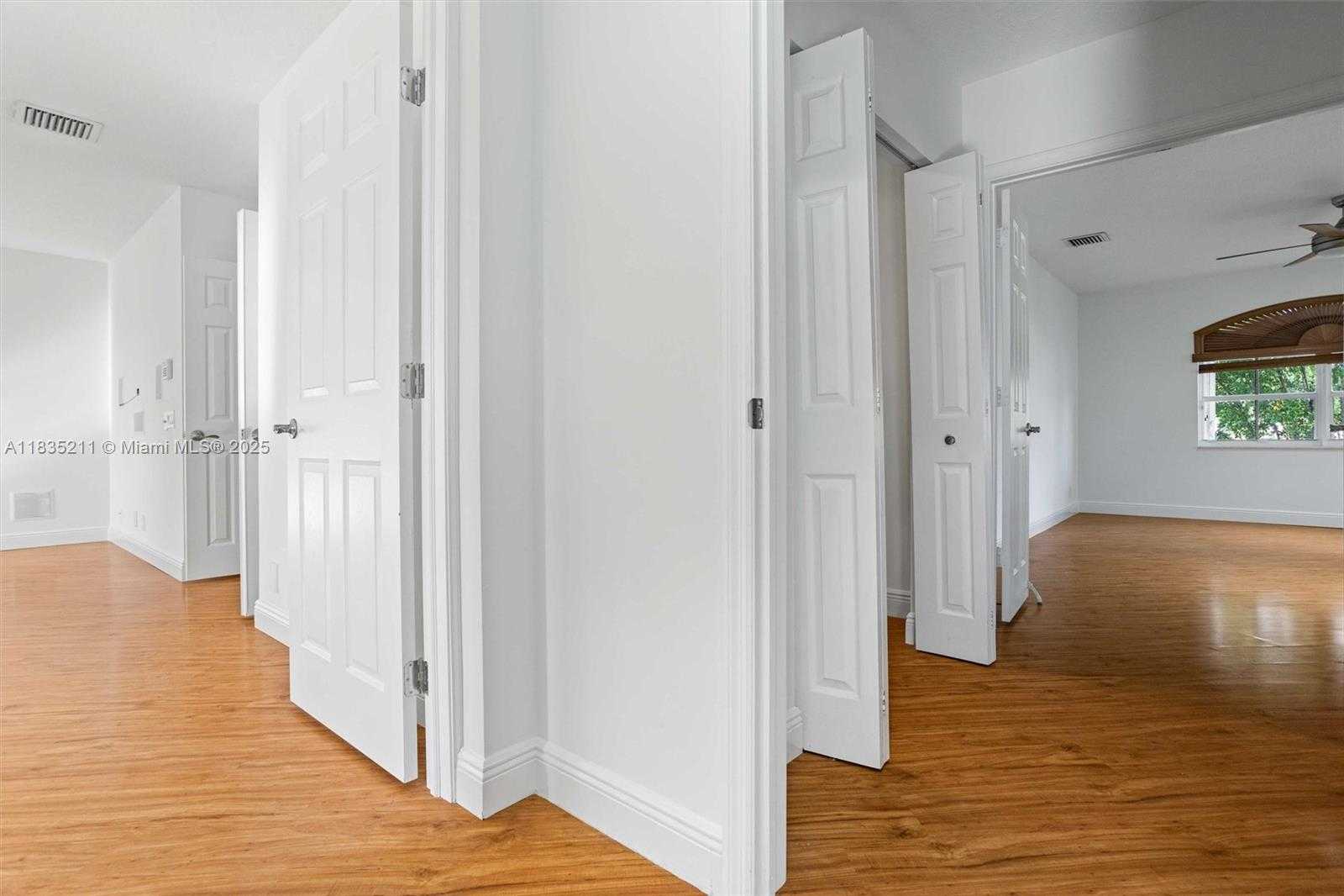 Small Image of 926 MARINA DR #926, Weston Number 24