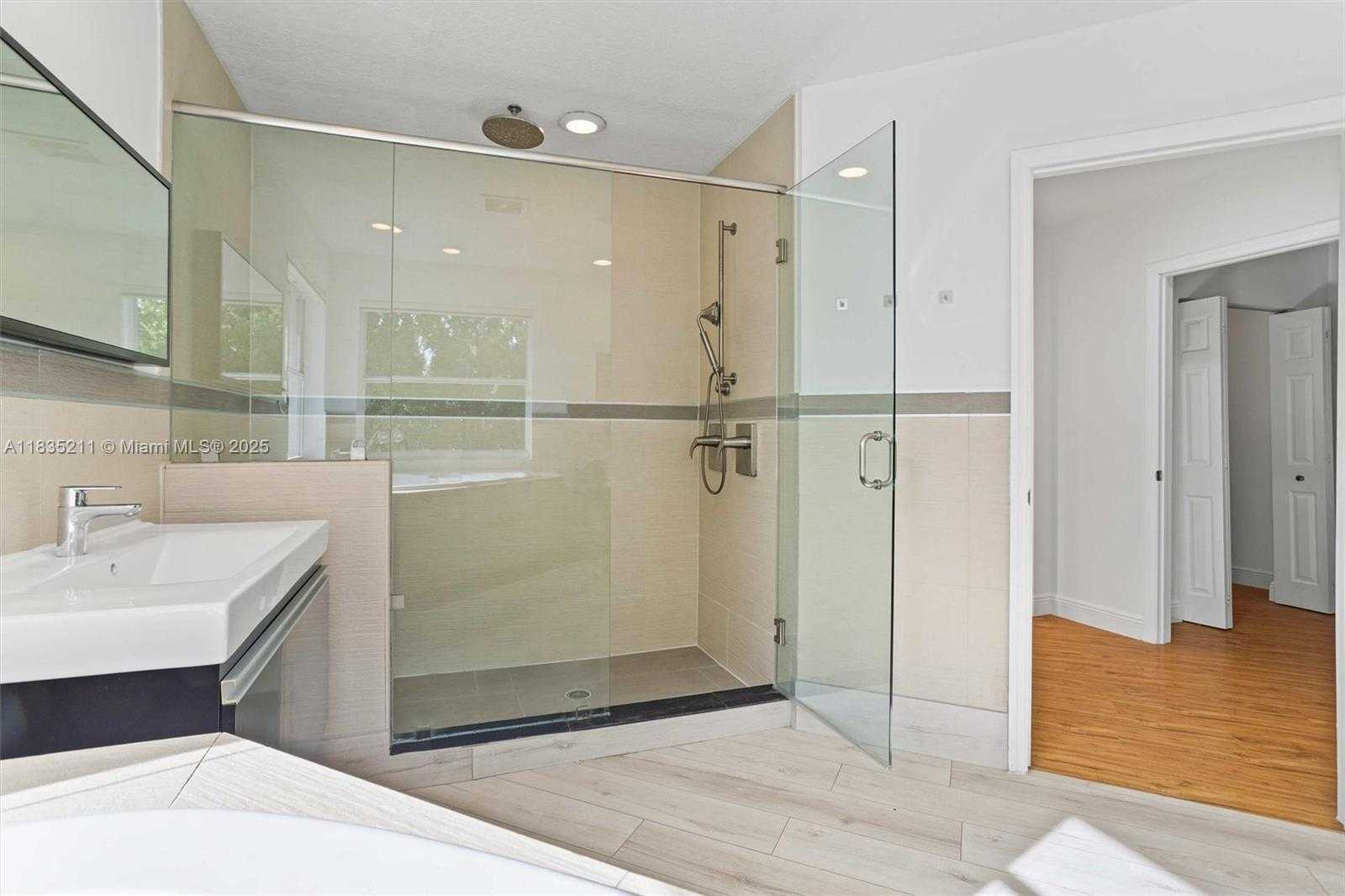 Small Image of 926 MARINA DR #926, Weston Number 25