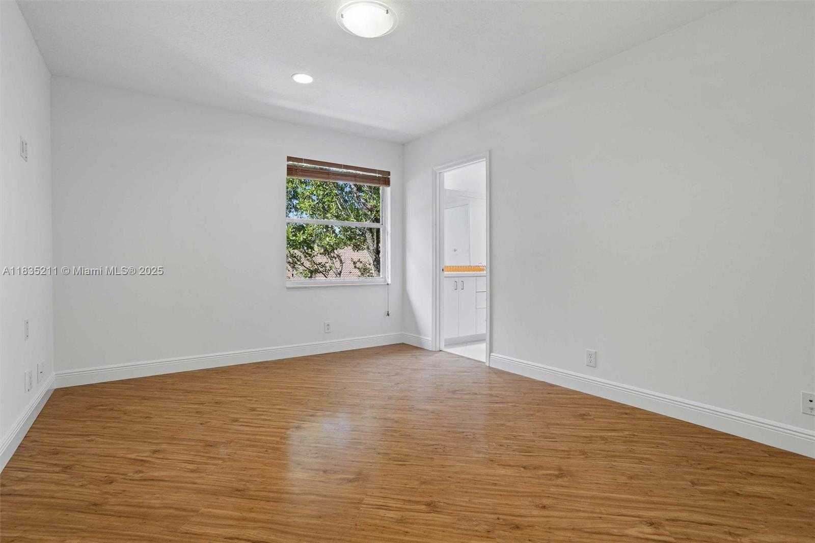 Small Image of 926 MARINA DR #926, Weston Number 31