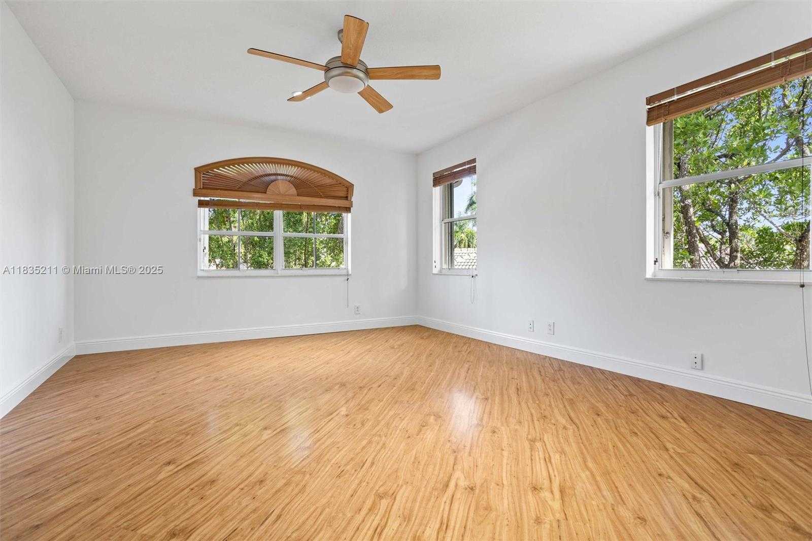 Small Image of 926 MARINA DR #926, Weston Number 33