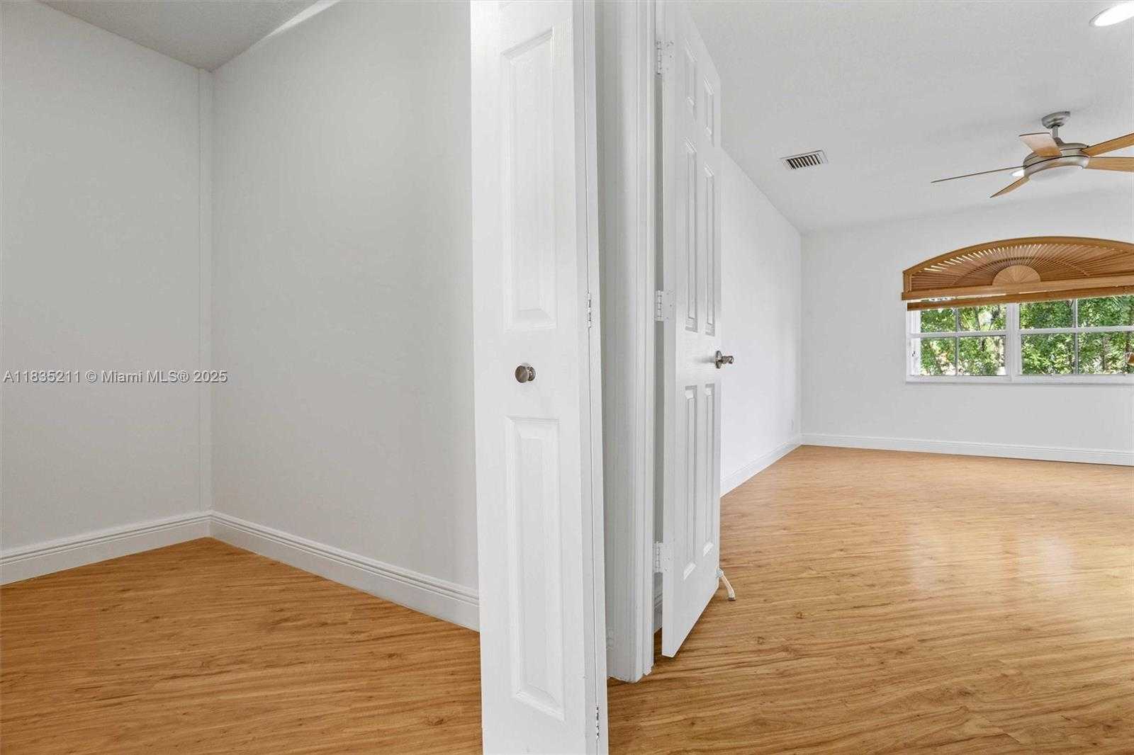 Small Image of 926 MARINA DR #926, Weston Number 34