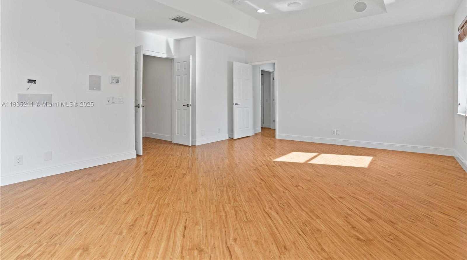 Small Image of 926 MARINA DR #926, Weston Number 37