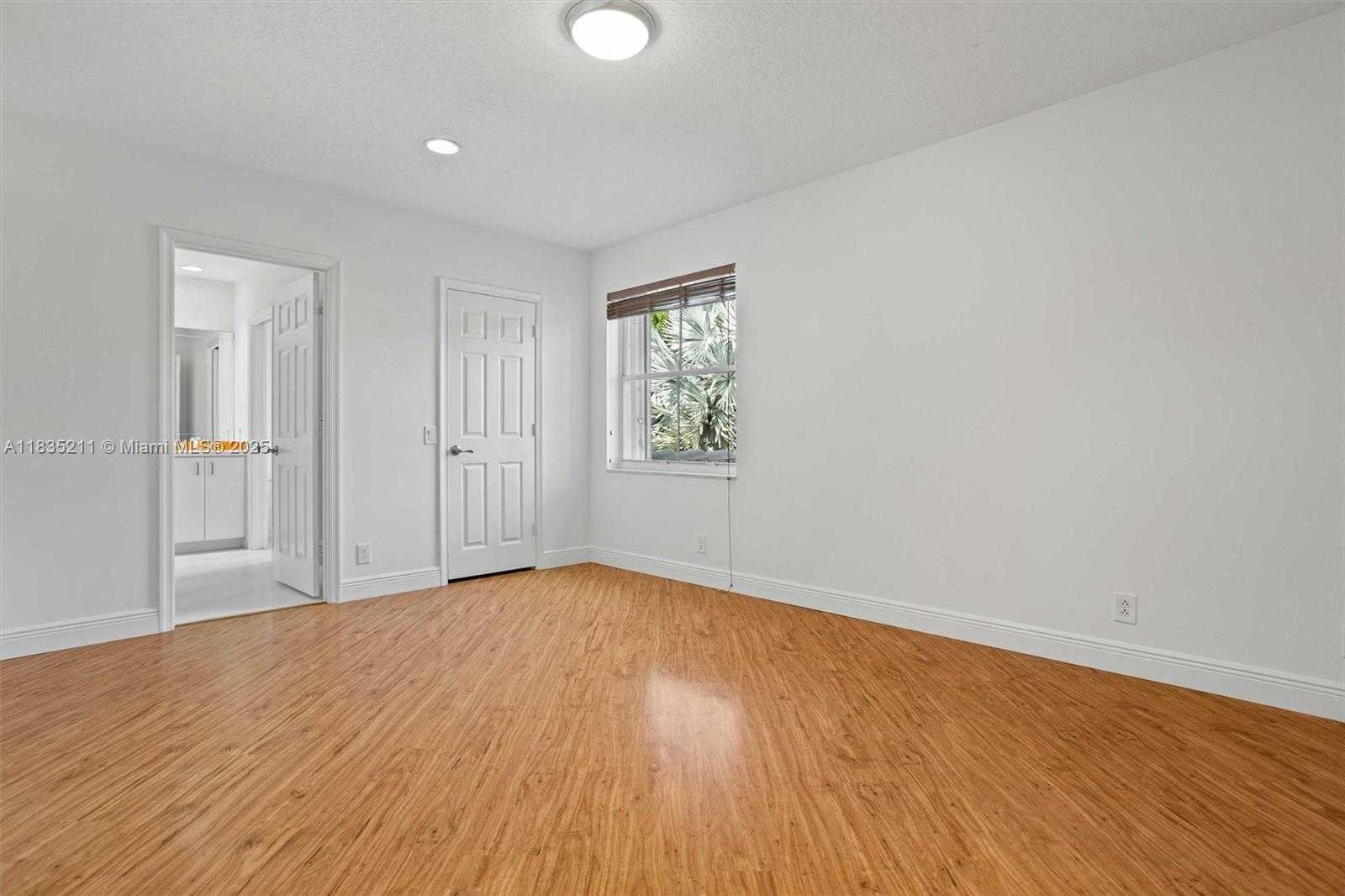 Small Image of 926 MARINA DR #926, Weston Number 39