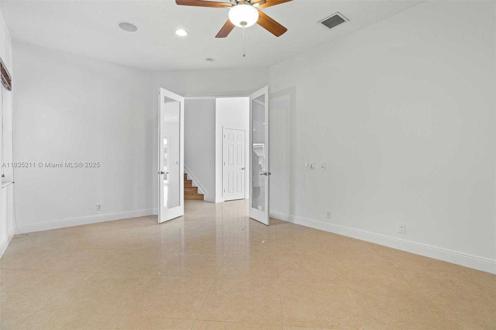 Small Image of 926 MARINA DR #926, Weston Number 40