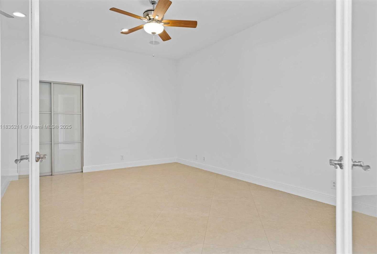 Small Image of 926 MARINA DR #926, Weston Number 41