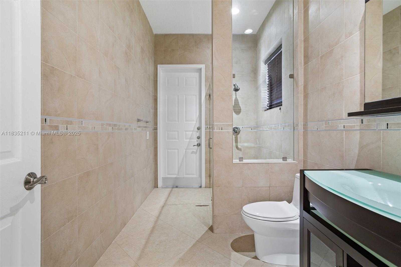 Small Image of 926 MARINA DR #926, Weston Number 43