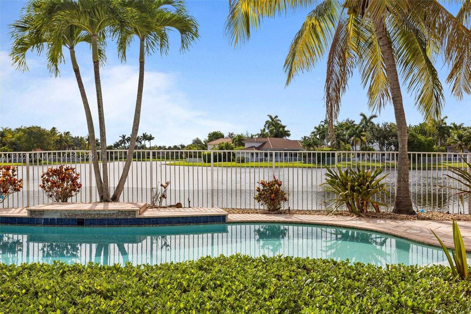 Small Image of 926 MARINA DR #926, Weston Number 44