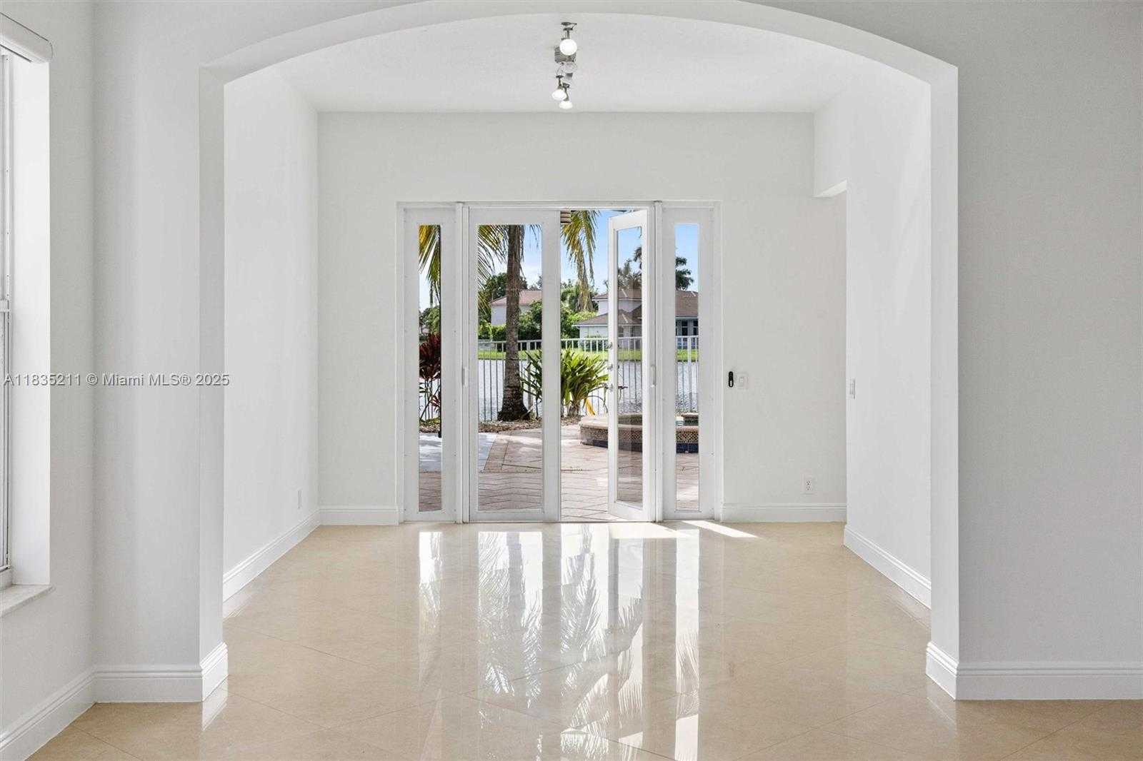 Small Image of 926 MARINA DR #926, Weston Number 5