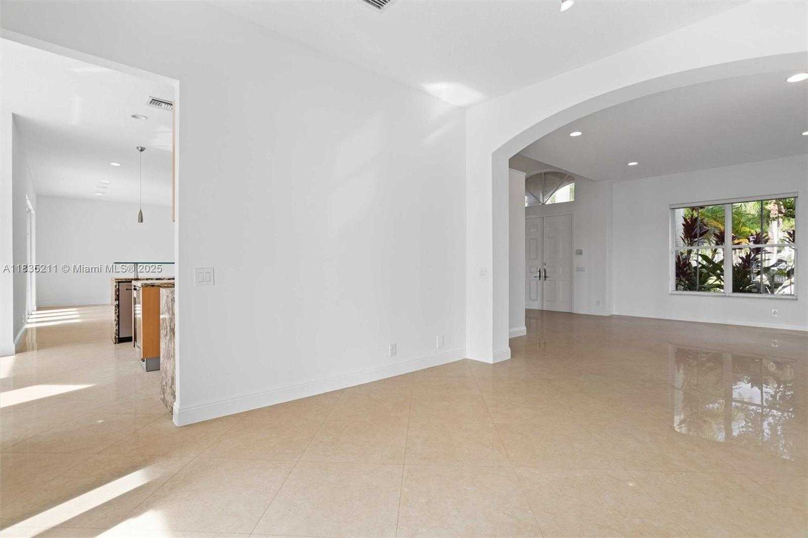 Small Image of 926 MARINA DR #926, Weston Number 6