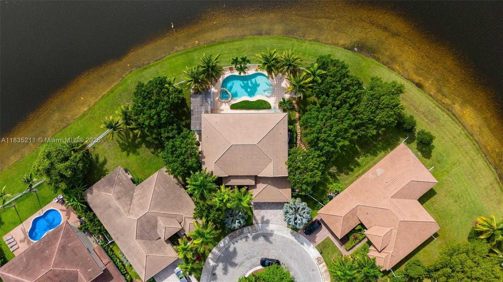 Small Image of 926 MARINA DR #926, Weston Number 62