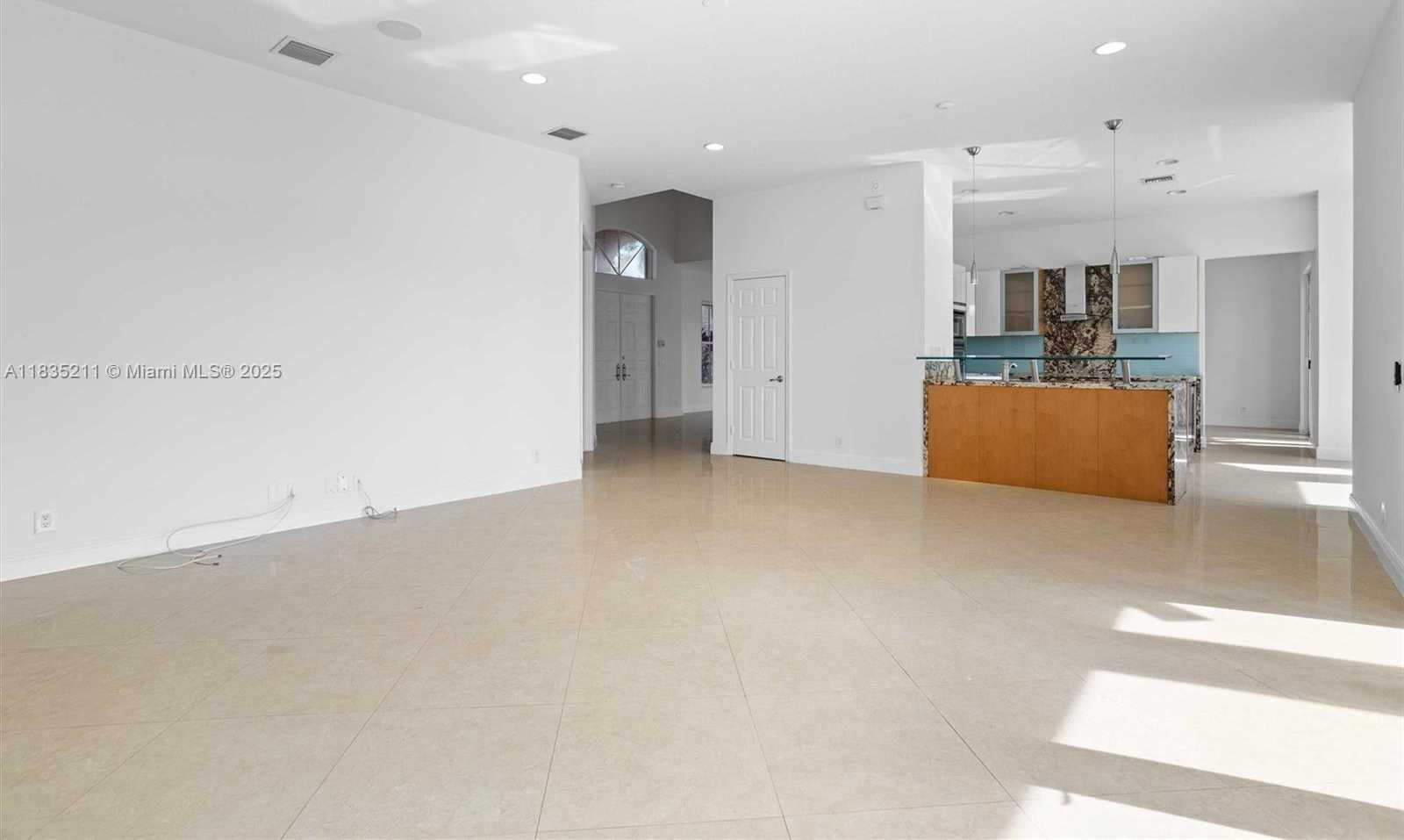 Small Image of 926 MARINA DR #926, Weston Number 7