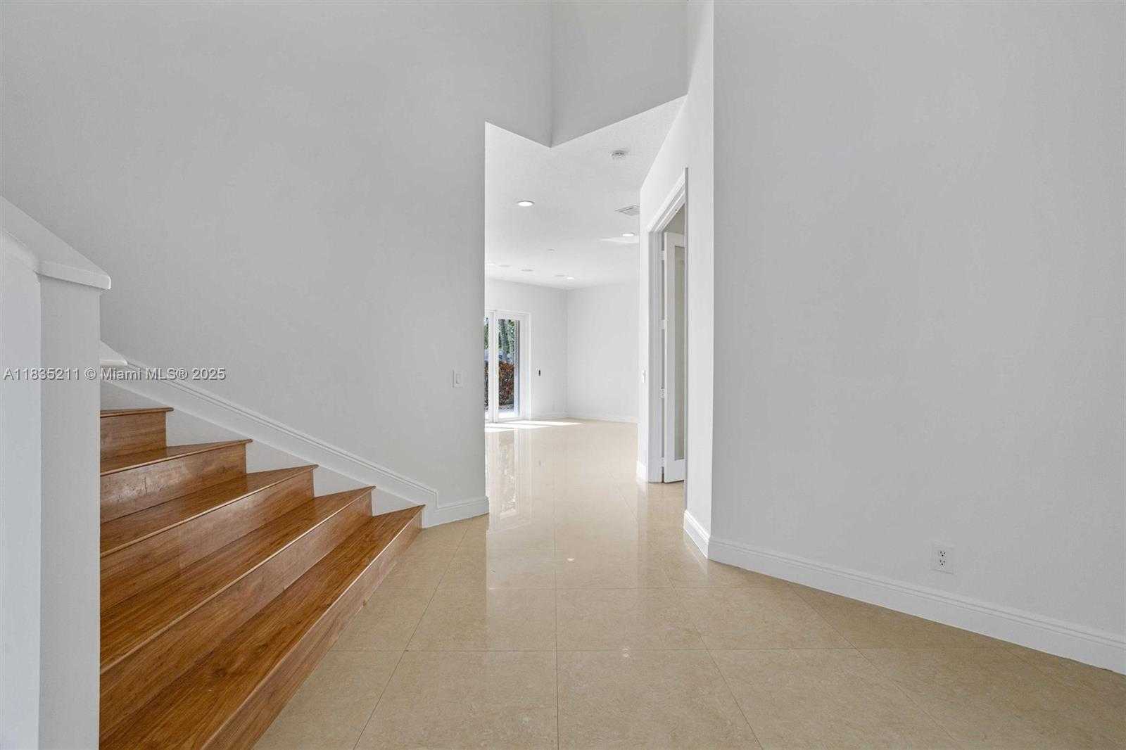 Small Image of 926 MARINA DR #926, Weston Number 9
