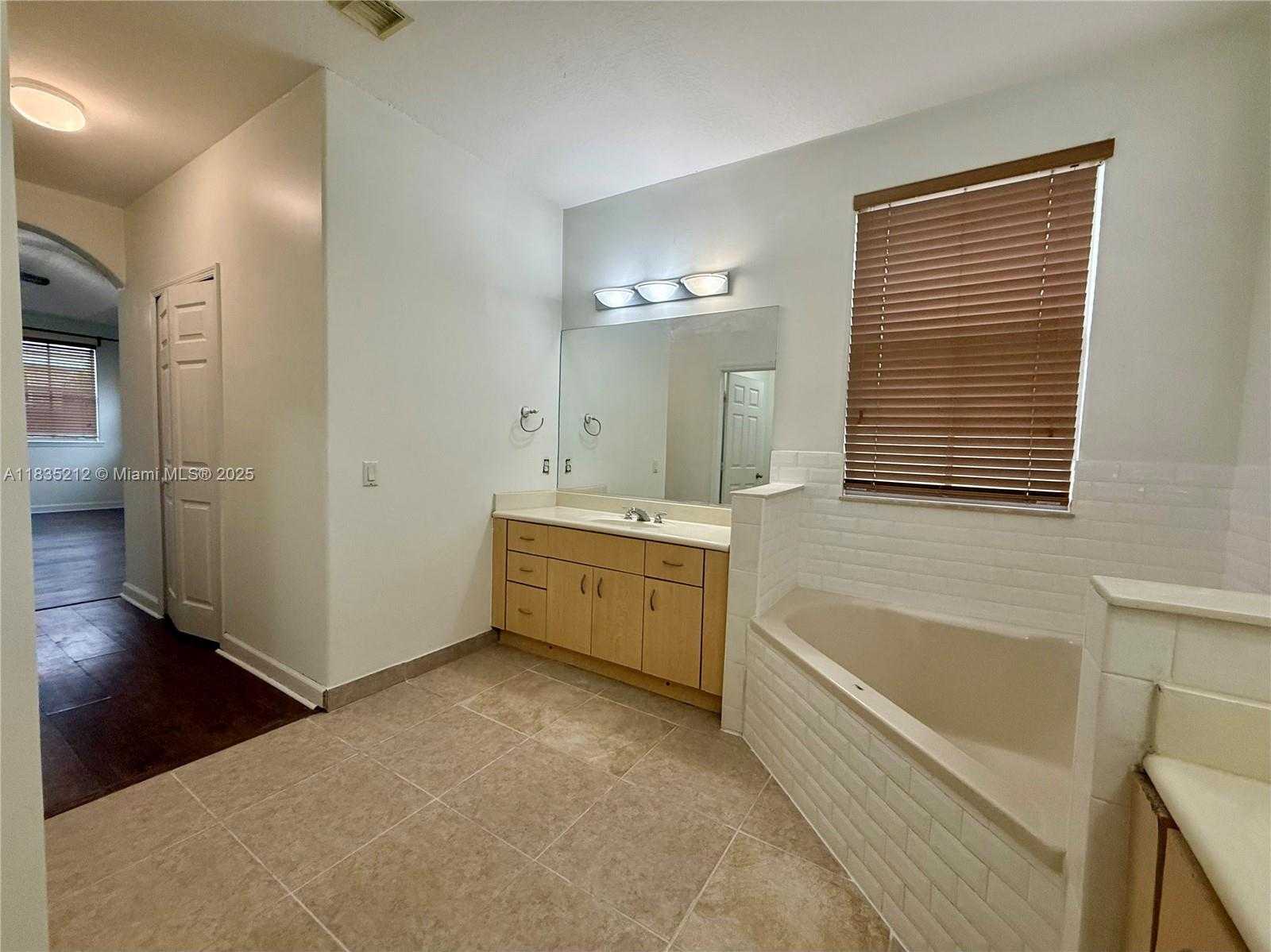Small Image of 14047 SOUTH WEST 155TH ST, Miami Number 18