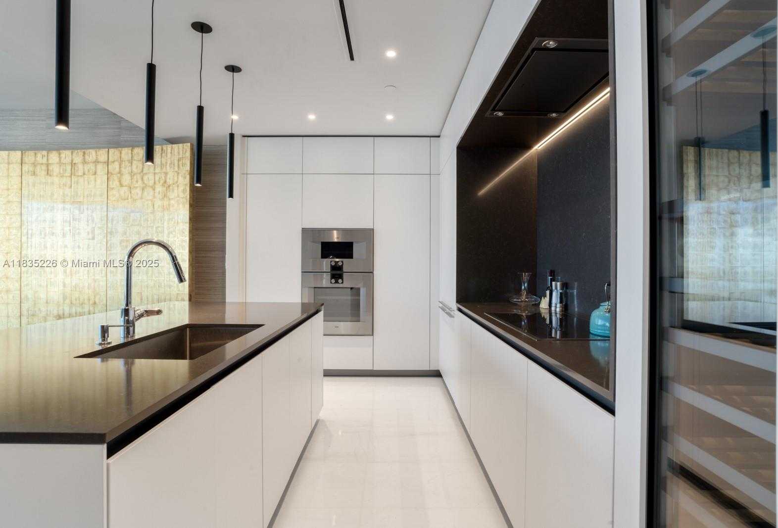 Small Image of 300 BISCAYNE BLVD WAY #3302, Miami Number 15