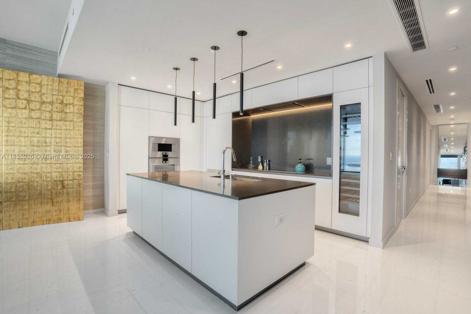 Small Image of 300 BISCAYNE BLVD WAY #3302, Miami Number 16