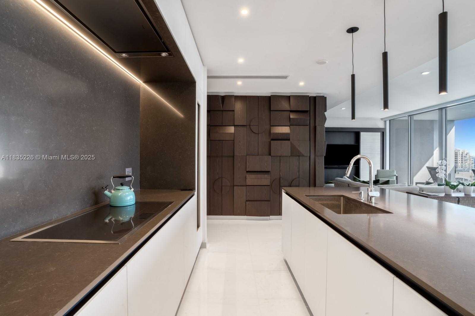 Small Image of 300 BISCAYNE BLVD WAY #3302, Miami Number 17