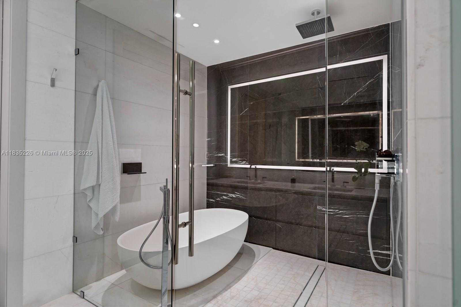 Small Image of 300 BISCAYNE BLVD WAY #3302, Miami Number 24