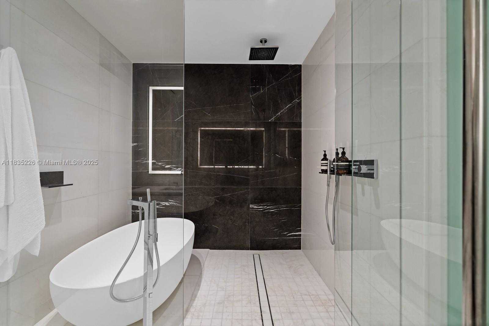 Small Image of 300 BISCAYNE BLVD WAY #3302, Miami Number 25