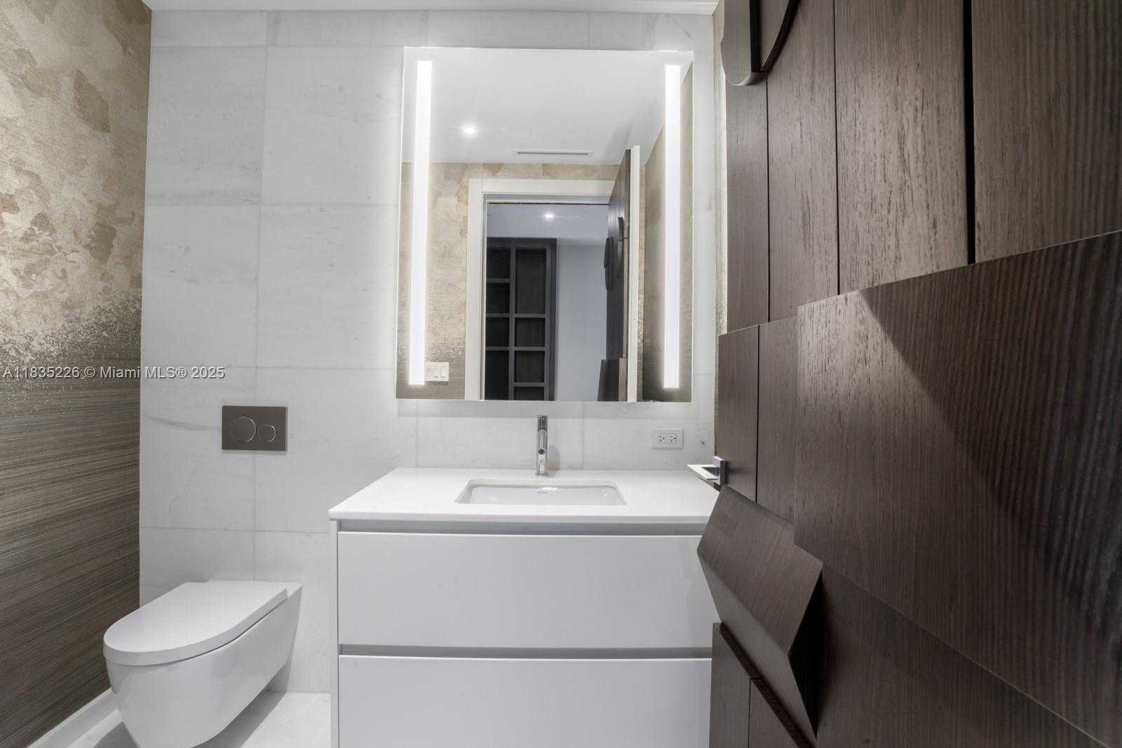 Small Image of 300 BISCAYNE BLVD WAY #3302, Miami Number 33